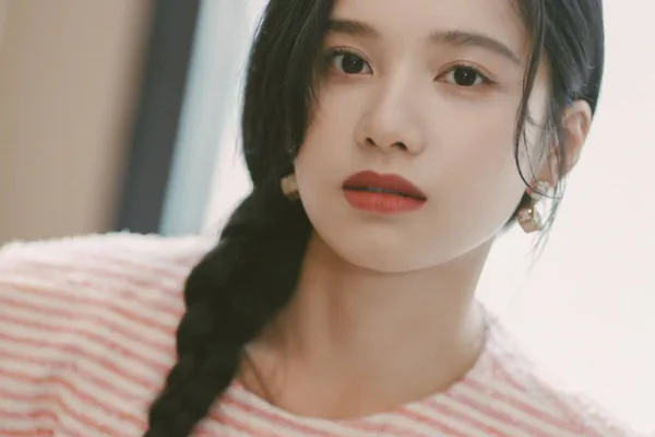 Zhang Jingyi profile photo