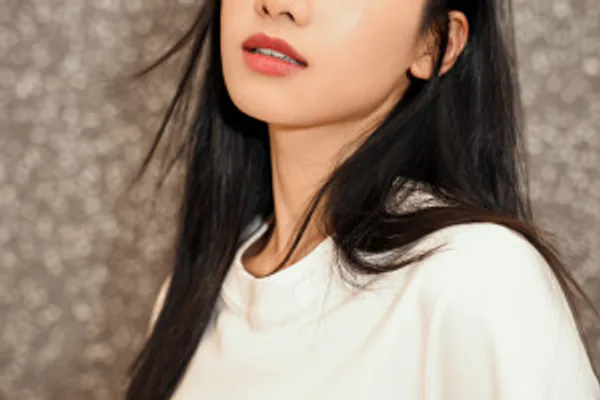 Zhang Jingyi press photo