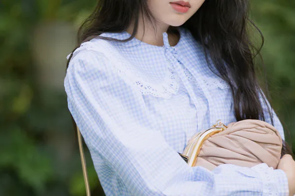 Zhou Ye press photo