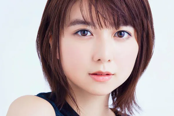 Mone Kamishiraishi press photo