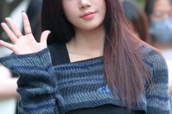 Kwon Eun-bi press photo