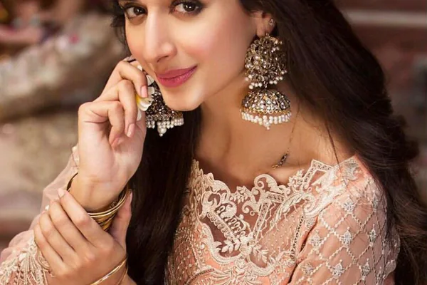 Mawra Hocane official portrait